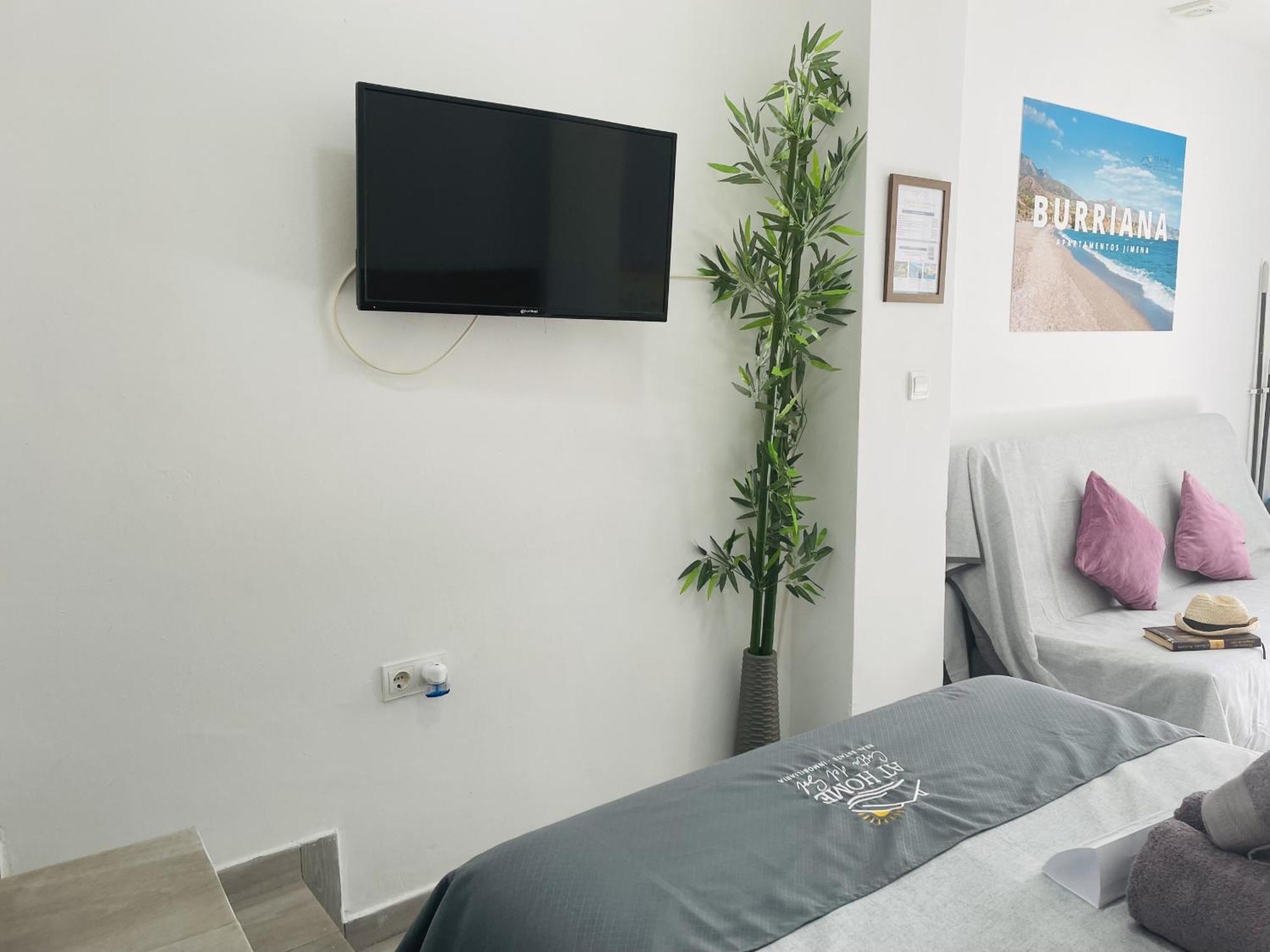 Estudio Jimena Burriana En El Centro De Nerja Exterior foto